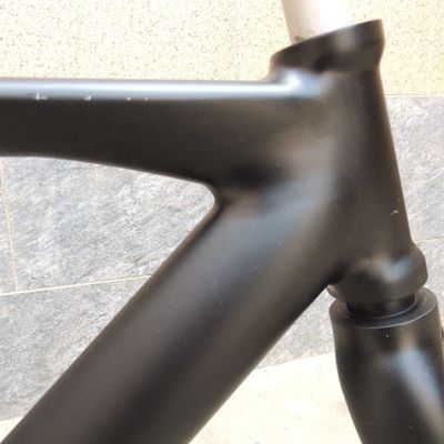 Bicycles routiers Bicycle de piste avec mode de traitement de surface brillante 700C Cadre de vélo routier