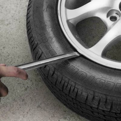 L'outil manuel incontournable pour le remplacement de pneus de scooter électrique