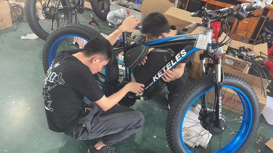 Un vélo électrique à double moteur arrière de 72V 2000W
