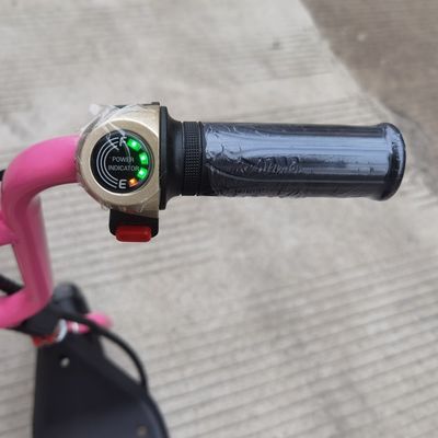 Scooter électrique de 8 pouces avec panier et siège Vitesse maximale 15 km/h Autonomie par charge 8-10 km