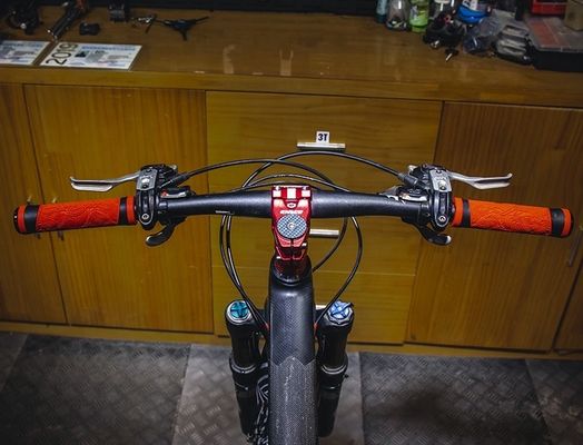 130 mm * 30 mm ENLEE Silica Gel Bicicle Manche Bar Poignées Convient pour les vélos hors route
