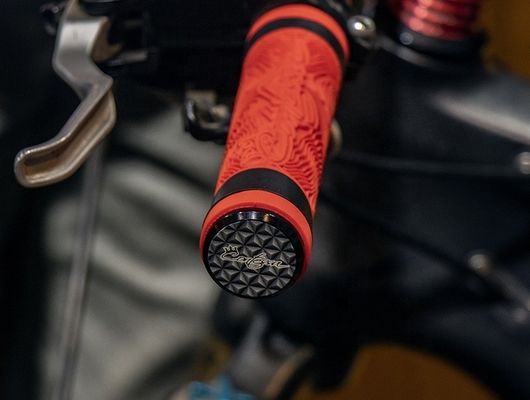 130 mm * 30 mm ENLEE Silica Gel Bicicle Manche Bar Poignées Convient pour les vélos hors route