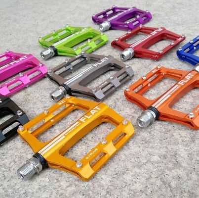 Les pédales de vélo de route en alliage de 8 couleurs