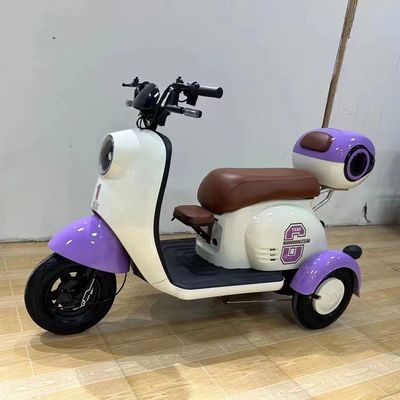 Moteur de 600W Pouvoir scooter à trois roues pour adultes Points moteur hub arrière batterie intégrée