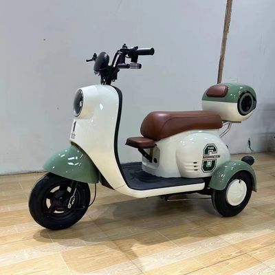 Moteur de 600W Pouvoir scooter à trois roues pour adultes Points moteur hub arrière batterie intégrée
