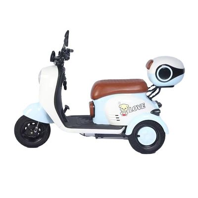 Moteur de 600W Pouvoir scooter à trois roues pour adultes Points moteur hub arrière batterie intégrée